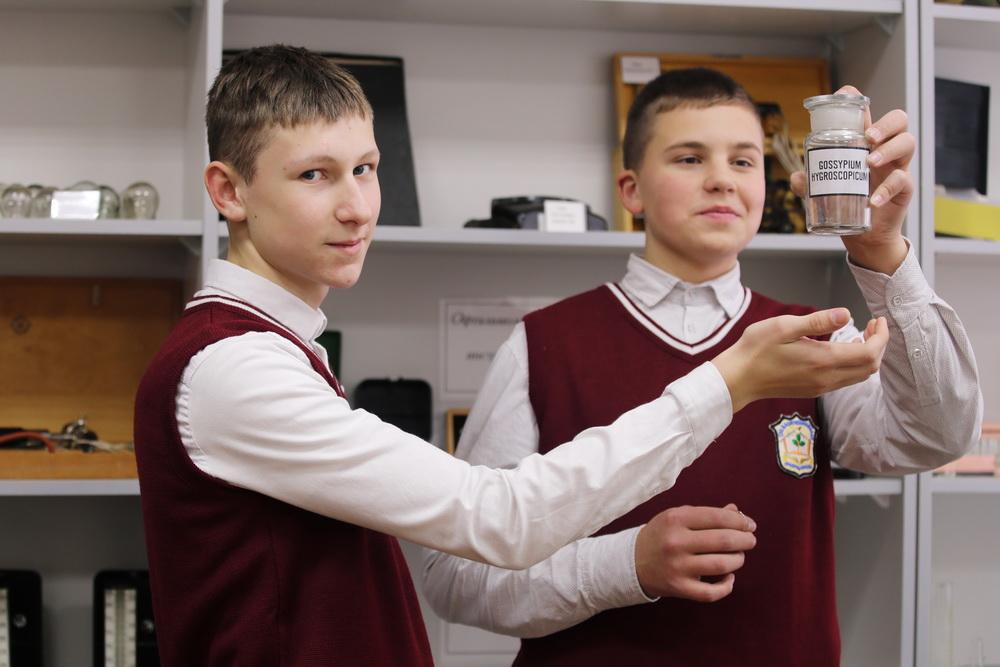 В Щучинской ЦРБ провели экскурсию для учащихся Василишковской школы