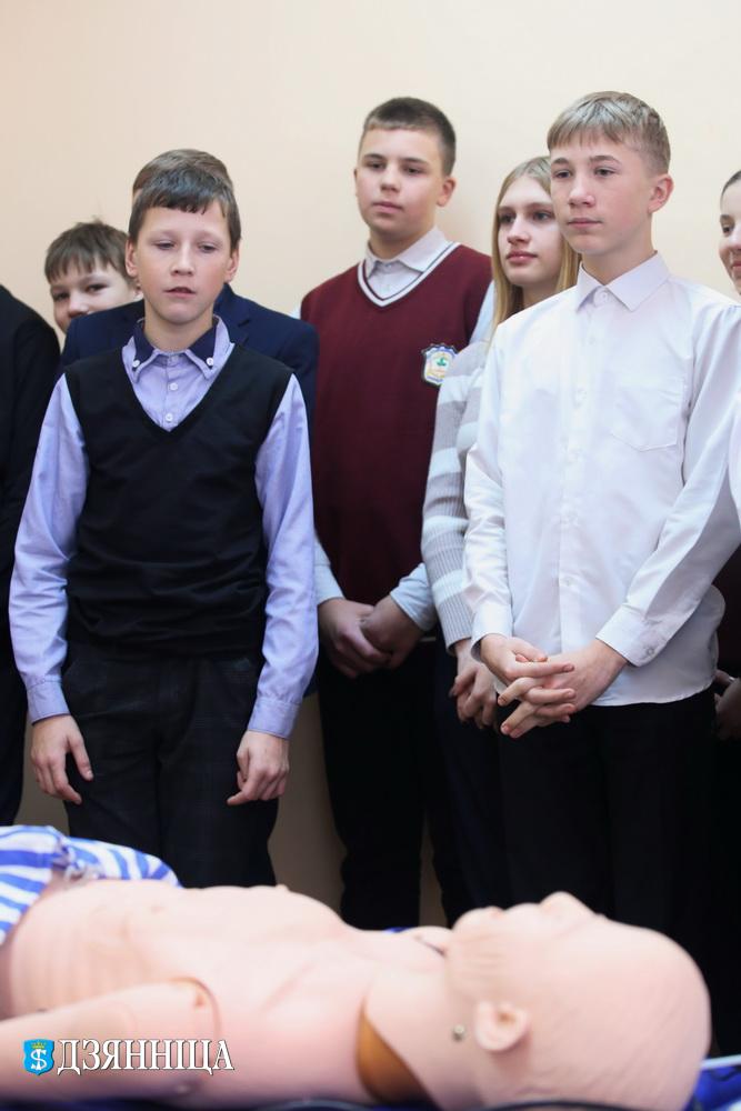 В Щучинской ЦРБ провели экскурсию для учащихся Василишковской школы