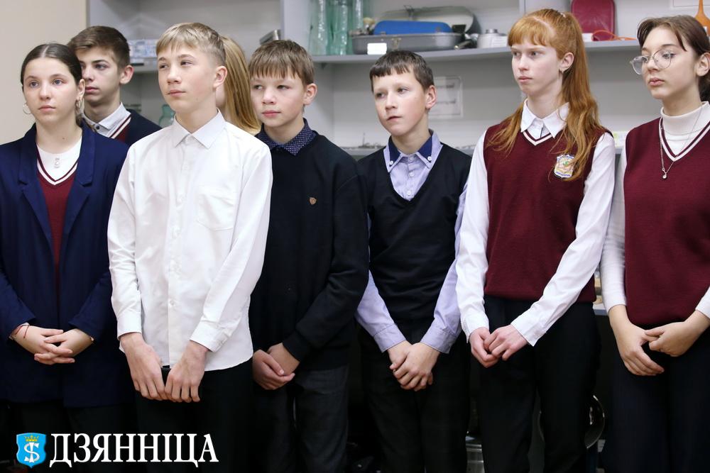 В Щучинской ЦРБ провели экскурсию для учащихся Василишковской школы